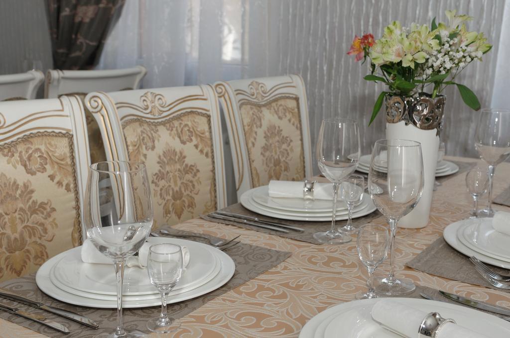 Melrose Hotel Rivne Exterior foto