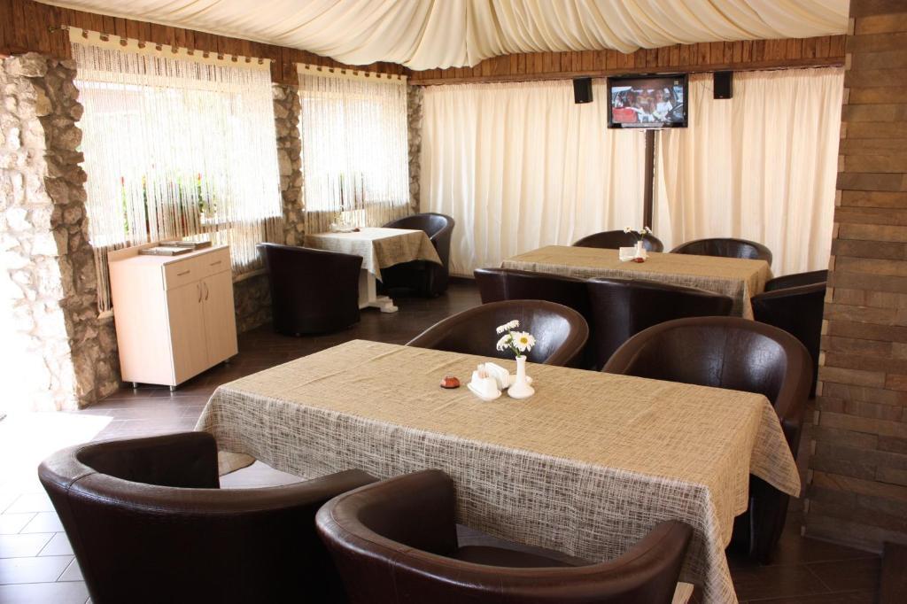 Melrose Hotel Rivne Exterior foto
